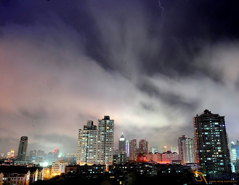安防監(jiān)控設(shè)備如何防雷雨？